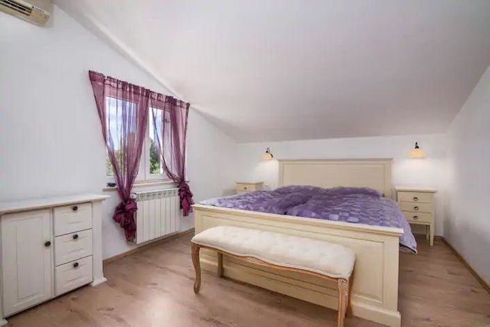 Image No.14-11 Bed Property for sale