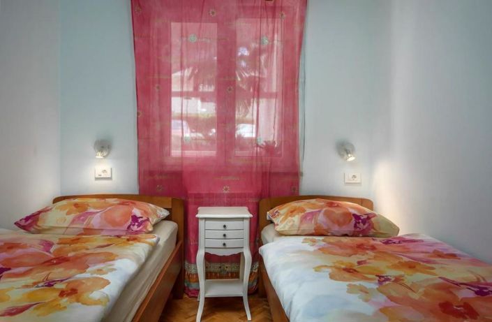 Image No.16-11 Bed Property for sale