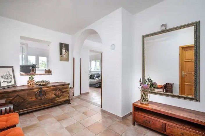 Image No.22-11 Bed Property for sale