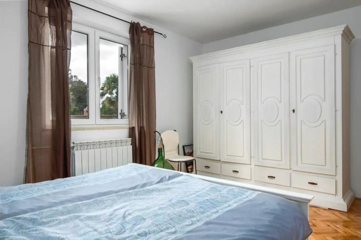 Image No.23-11 Bed Property for sale