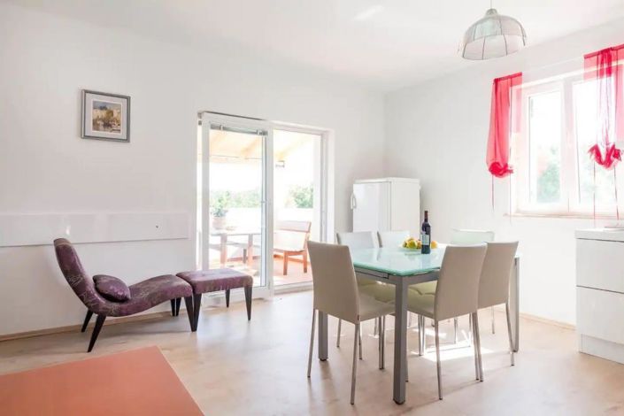 Image No.9-11 Bed Property for sale