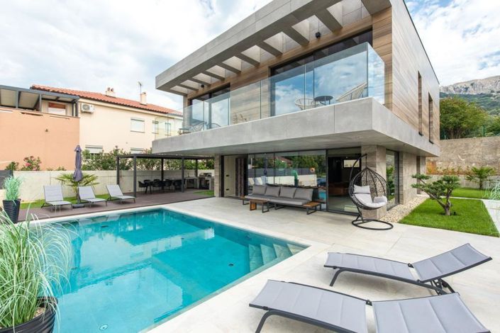 Image No.10-4 Bed Property for sale