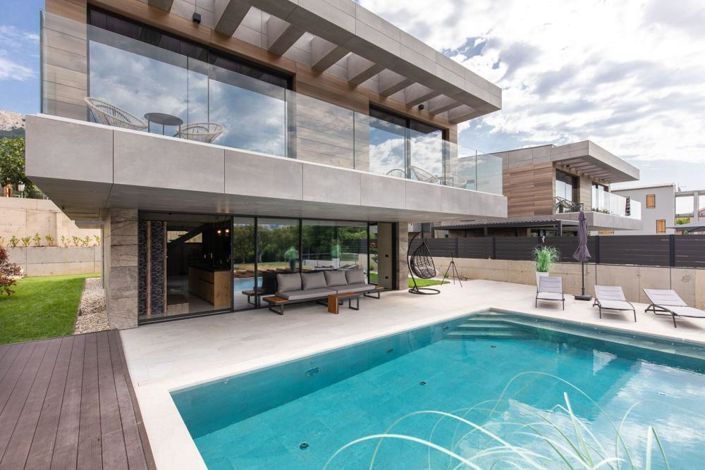 Image No.2-4 Bed Property for sale