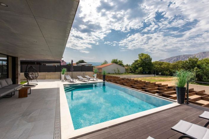 Image No.9-4 Bed Property for sale