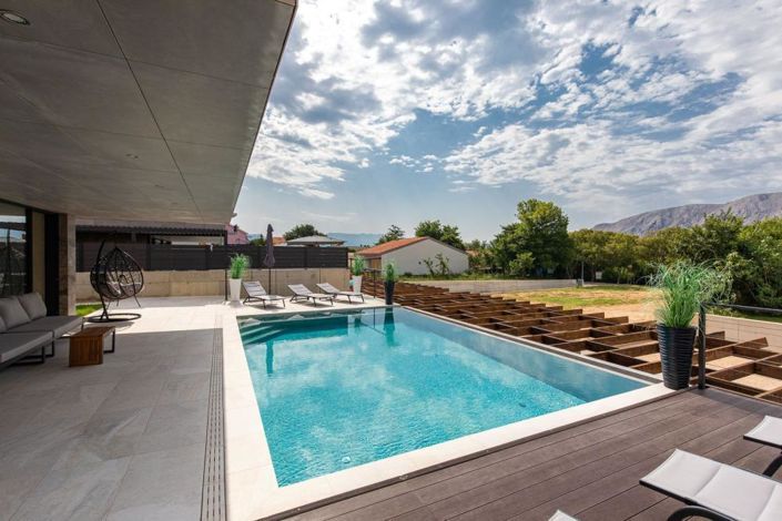 Image No.20-4 Bed Property for sale