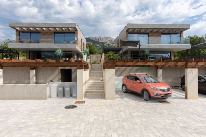 Image No.23-4 Bed Property for sale