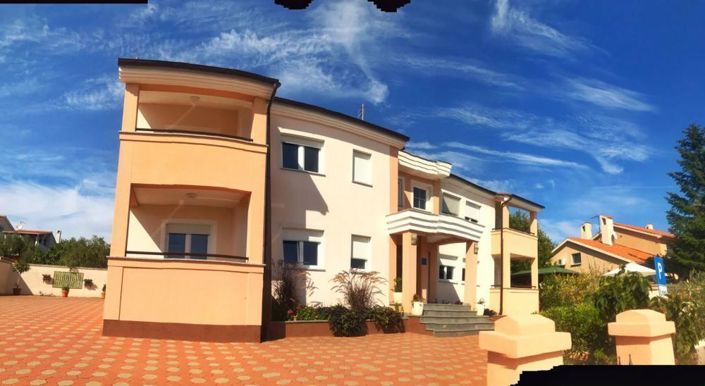 Image No.1-8 Bed Property for sale