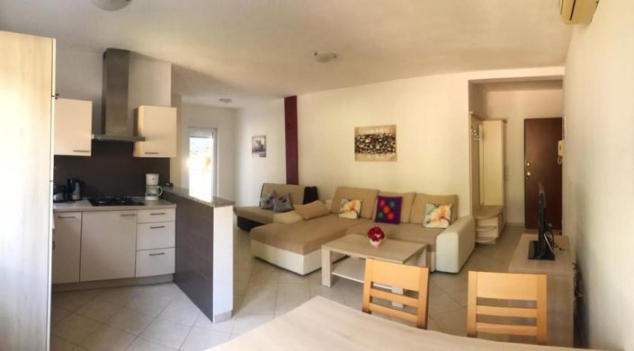 Image No.14-8 Bed Property for sale