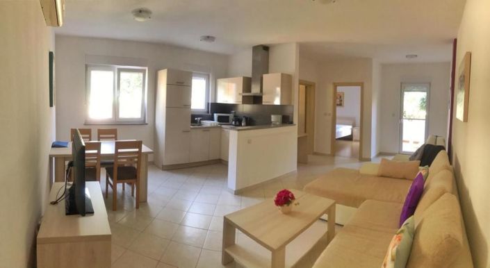 Image No.16-8 Bed Property for sale