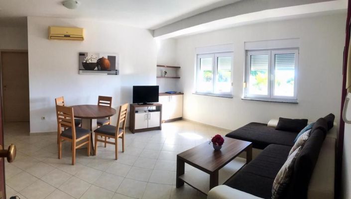 Image No.17-8 Bed Property for sale