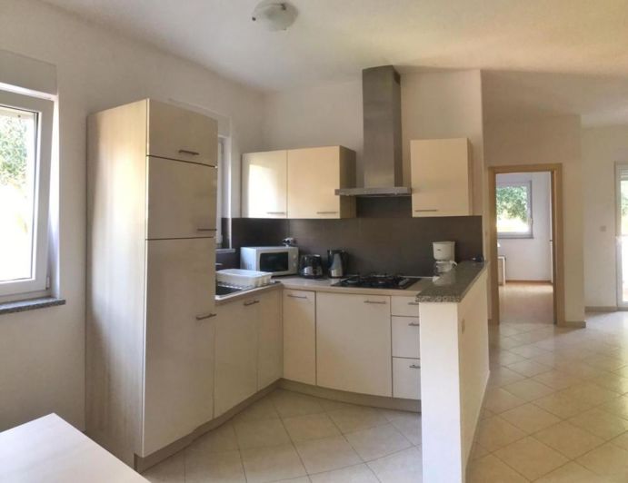 Image No.22-8 Bed Property for sale