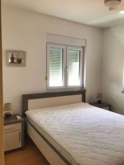 Image No.24-8 Bed Property for sale