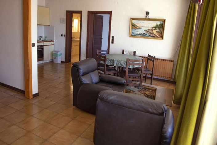 Image No.17-11 Bed Property for sale