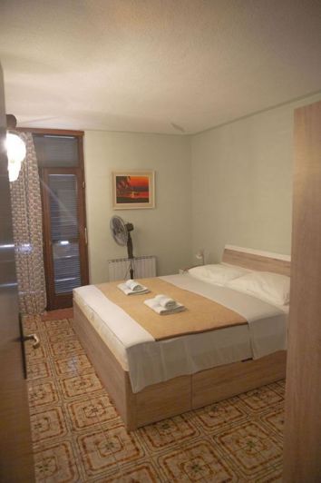 Image No.20-11 Bed Property for sale