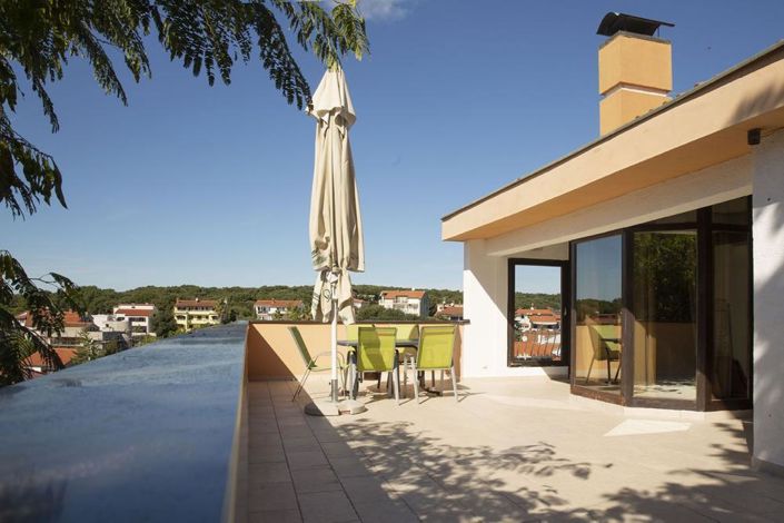 Image No.7-11 Bed Property for sale