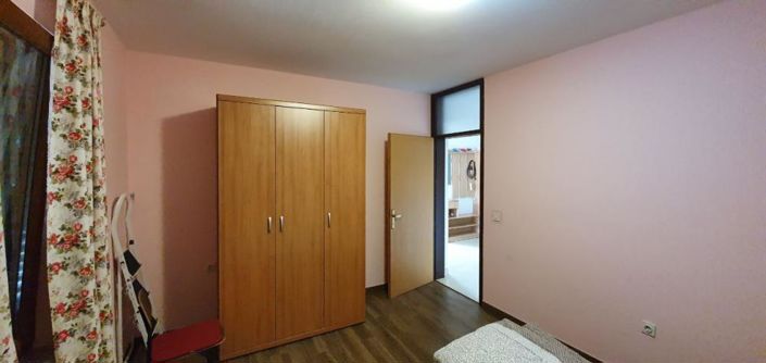 Image No.18-8 Bed Property for sale