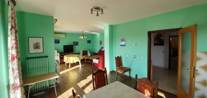 Image No.20-8 Bed Property for sale