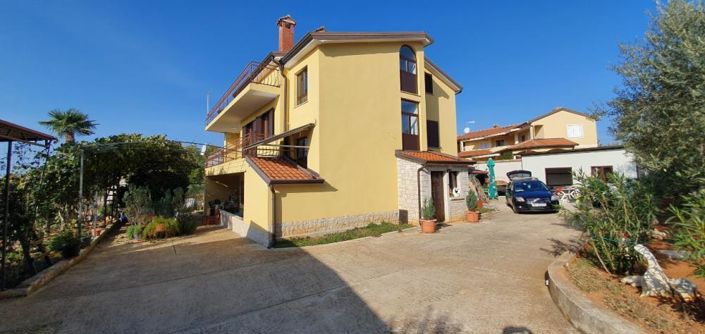 Image No.3-8 Bed Property for sale