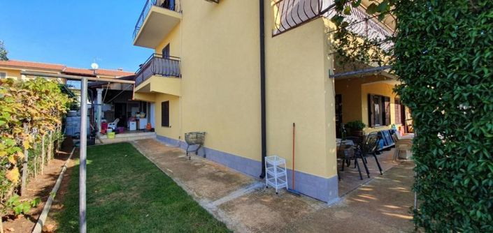 Image No.6-8 Bed Property for sale