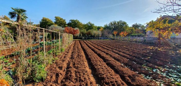 Image No.8-8 Bed Property for sale