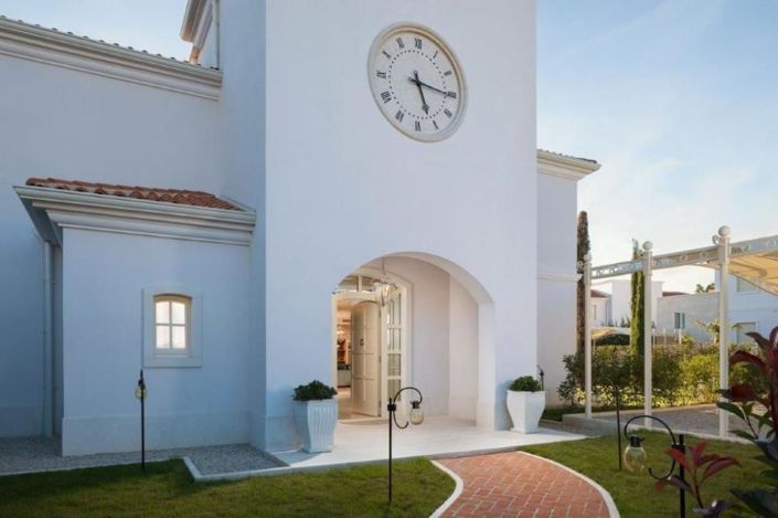 Image No.1-4 Bed Property for sale