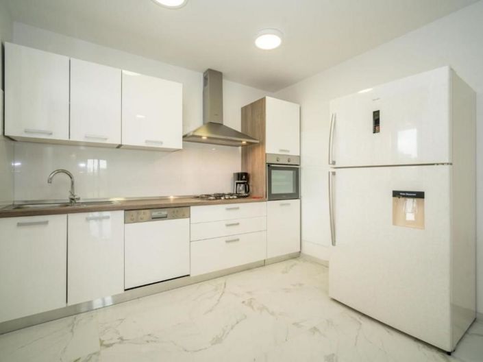 Image No.13-6 Bed Property for sale