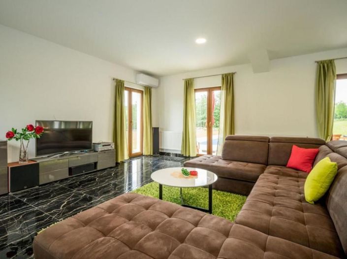 Image No.7-6 Bed Property for sale