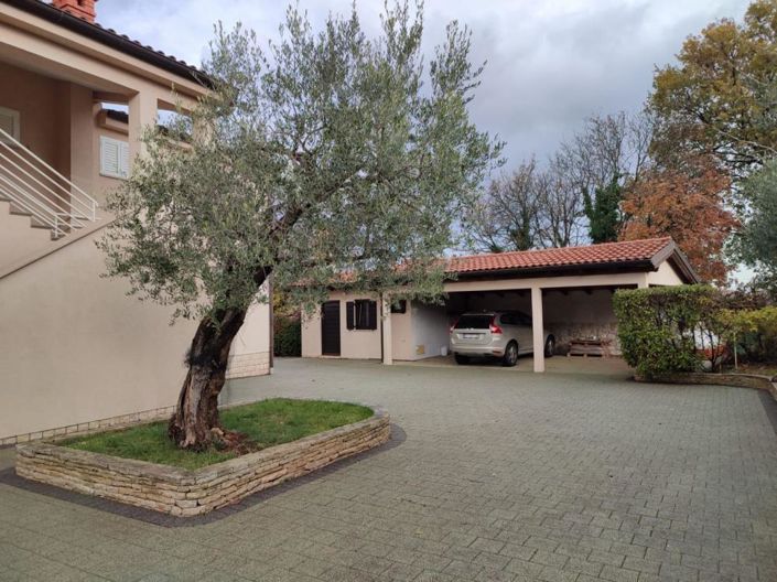 Image No.11-6 Bed Property for sale