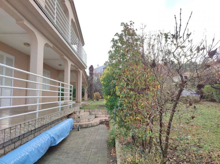 Image No.17-6 Bed Property for sale