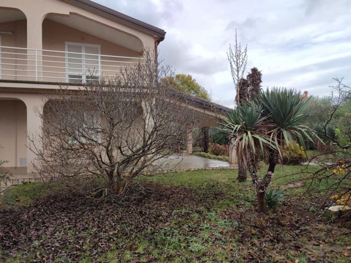 Image No.18-6 Bed Property for sale