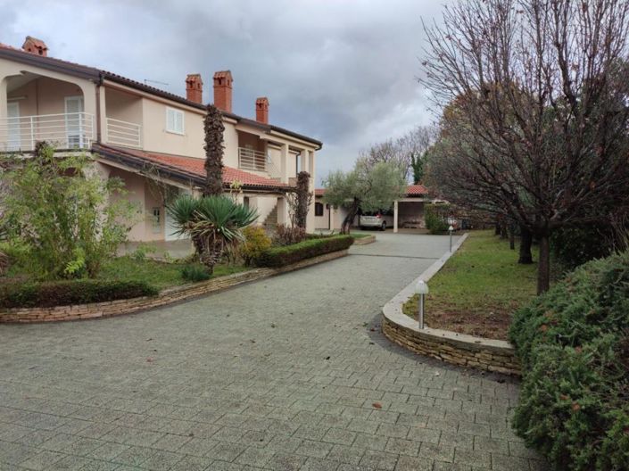 Image No.8-6 Bed Property for sale