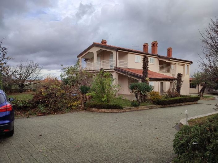 Image No.9-6 Bed Property for sale