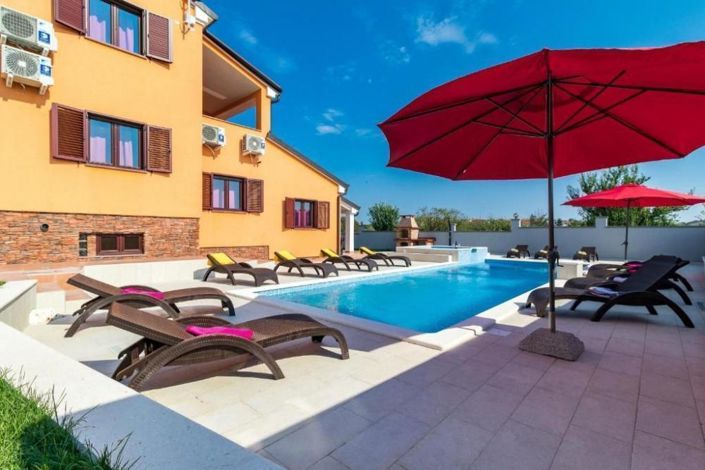 Image No.1-7 Bed Property for sale
