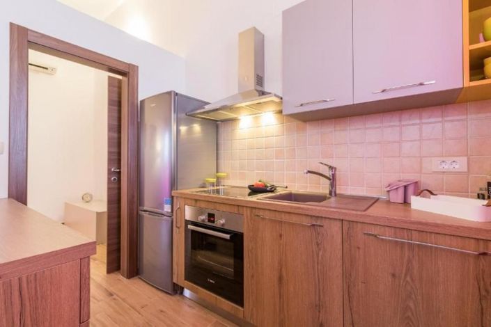 Image No.11-7 Bed Property for sale