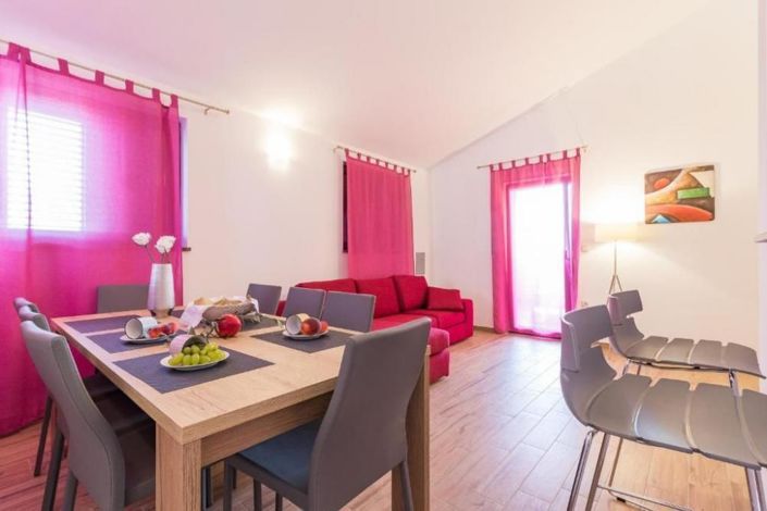 Image No.13-7 Bed Property for sale