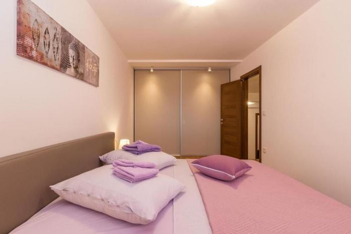 Image No.21-7 Bed Property for sale