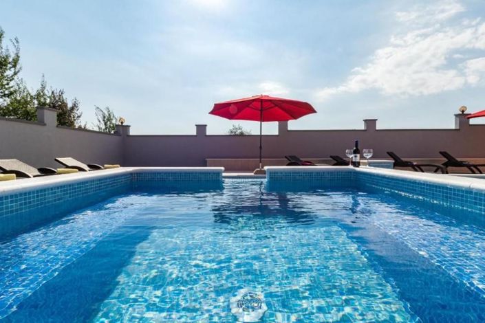 Image No.3-7 Bed Property for sale