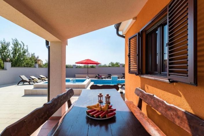 Image No.5-7 Bed Property for sale