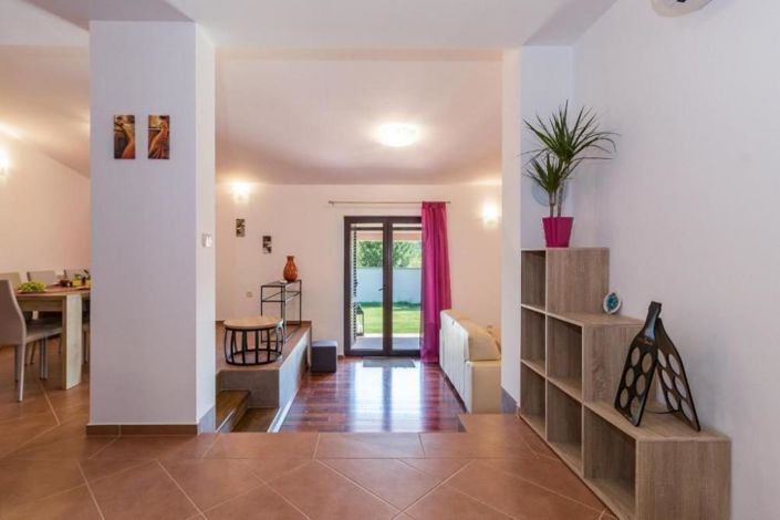 Image No.8-7 Bed Property for sale