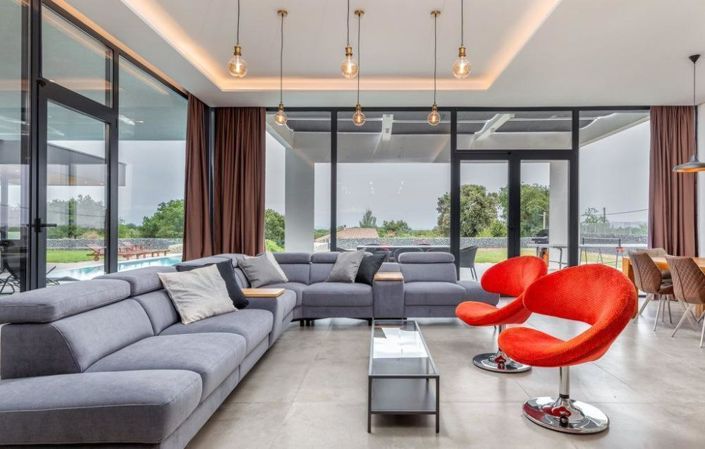 Image No.11-4 Bed Property for sale