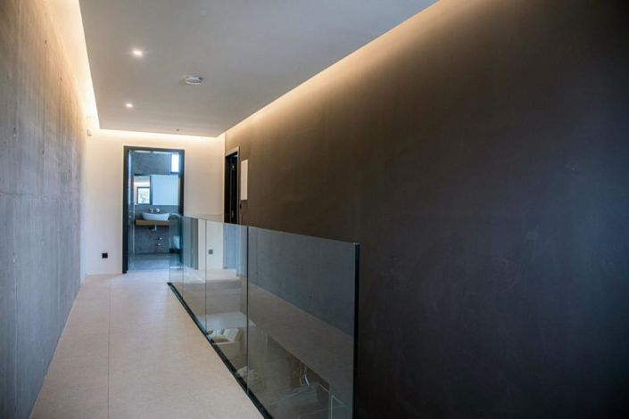 Image No.15-4 Bed Property for sale