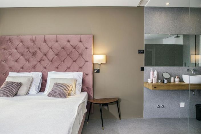 Image No.17-4 Bed Property for sale