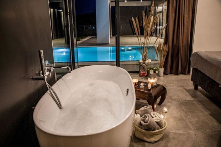 Image No.22-4 Bed Property for sale