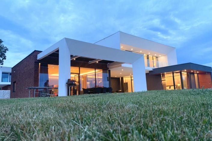 Image No.5-4 Bed Property for sale