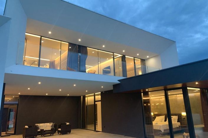 Image No.7-4 Bed Property for sale