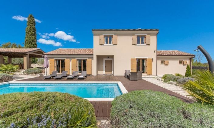 Image No.11-28 Bed Property for sale