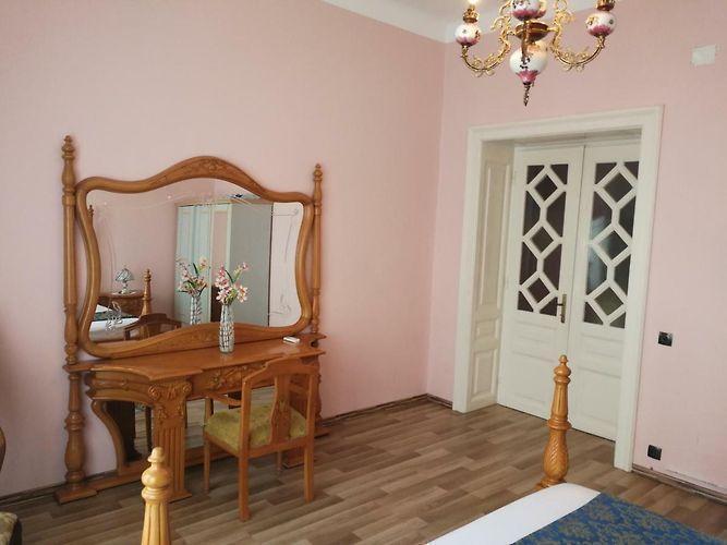 Image No.18-14 Bed Property for sale