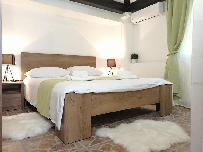 Image No.4-14 Bed Property for sale