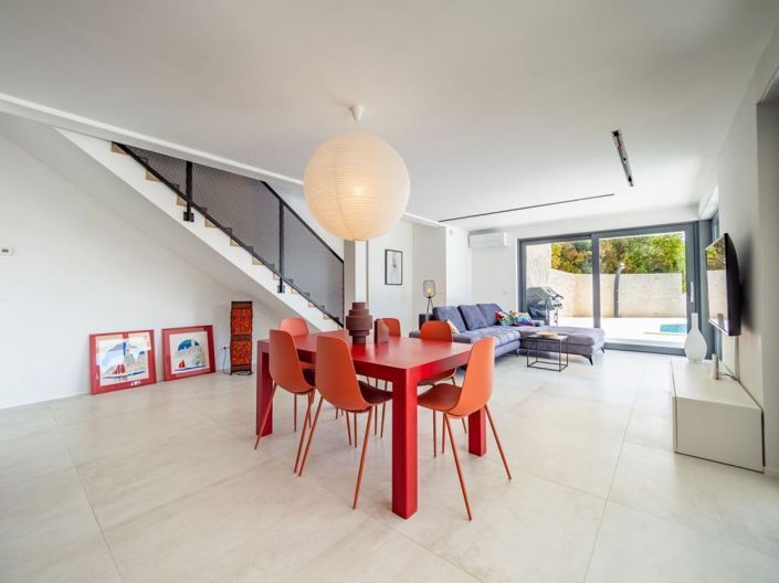 Image No.20-3 Bed Property for sale