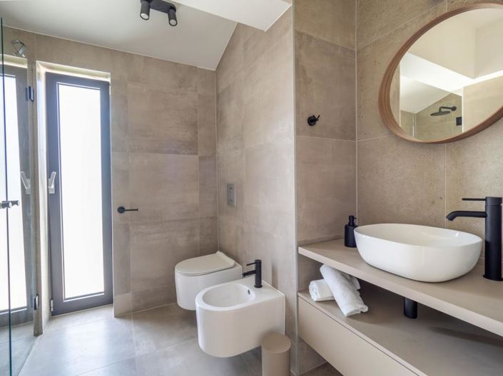 Image No.24-3 Bed Property for sale